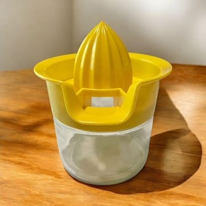 Vintage Gemco Yellow Manual Citrus Juicer Glass Container 2-Piece Set Easy Pour Spout