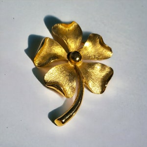Brooch, Sarah Coventry Five Leaf Clover Signed Gold Tone Vintage Brooch (D118)