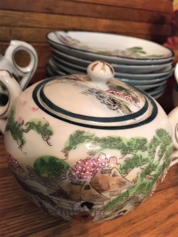 Geisha Girl Hand Painted Tea Set (12) Saucers; (11) Teacups (5