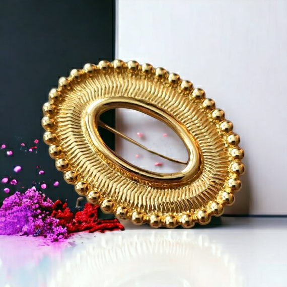 Vintage Monet Oval Gold Tone Brooch, Signed, Text… - image 2