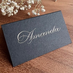 marque-places sous tente de calligraphie personnalisée - marque-places sous tente - marque-places de calligraphie or - marque-places noir - cartes de visite