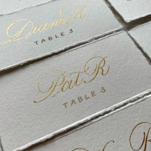 Marque-places avec numéro de table - marque-places ivoire - marque-places calligraphie - mariage nuptiale shower de bébé - marque-places manuscrits