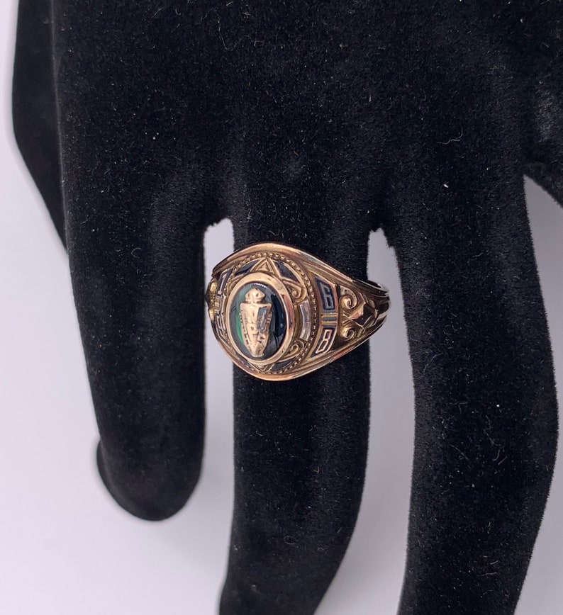 Vintage Josten 1968 10k Yellow Gold 3D Green \u201cNP\u201d Shield Class Ring Size 6 12