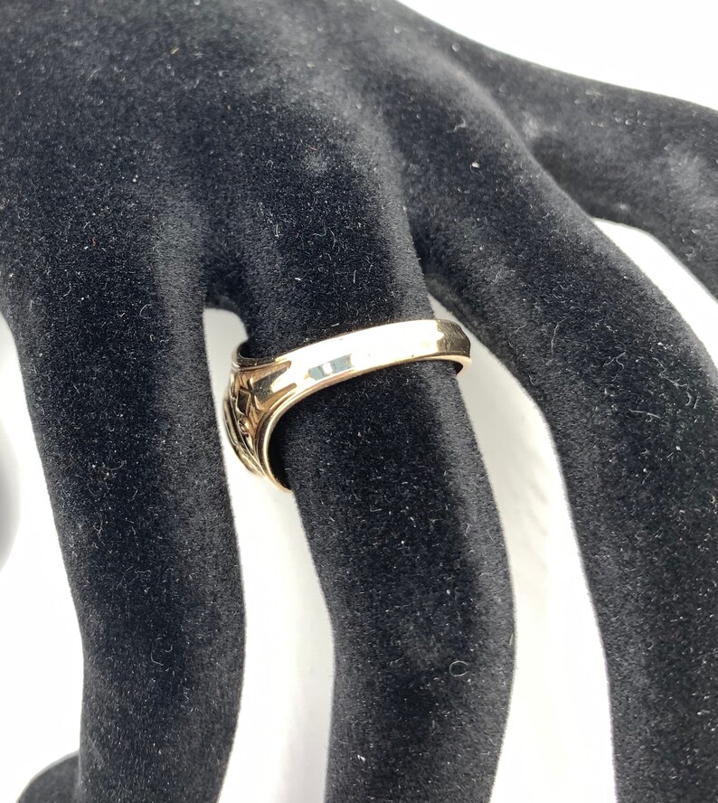 Vintage Josten 1968 10k Yellow Gold 3D Green \u201cNP\u201d Shield Class Ring Size 6 12