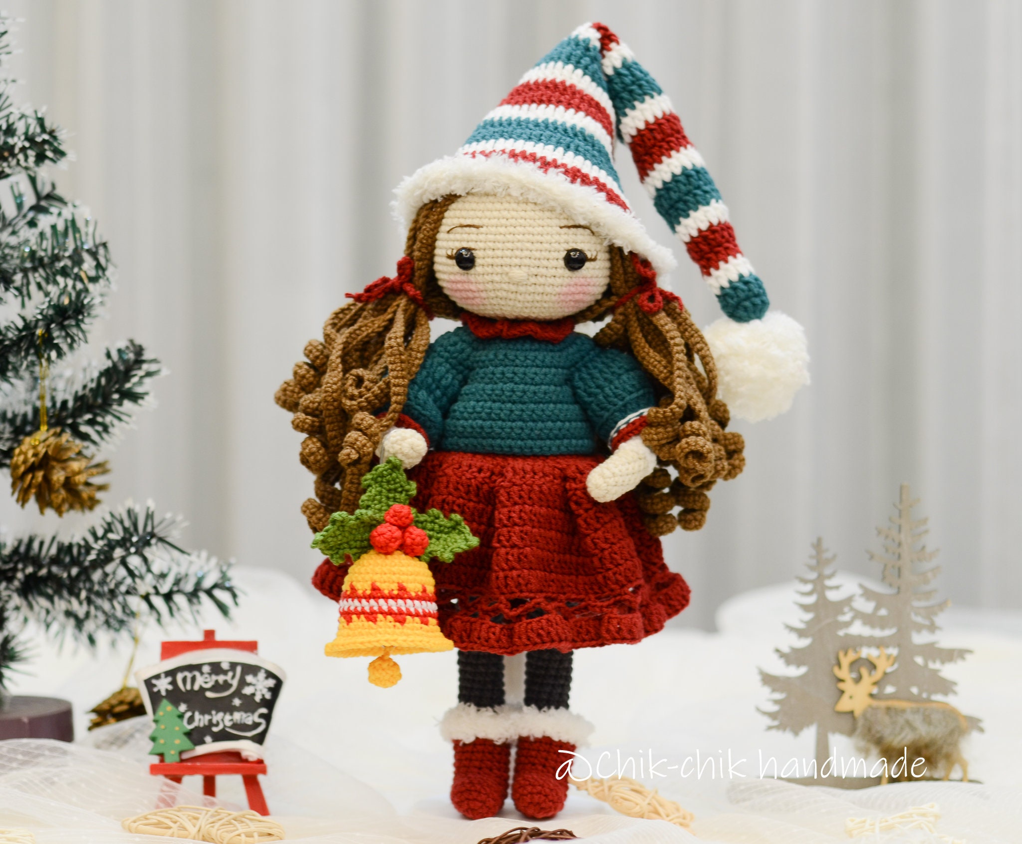 Christmas Crochet Doll Pattern, Amigurumi Doll Bella, PDF Tutorial  (en/fr/de/es/nl/it) ) - Etsy, image size:2048x1691