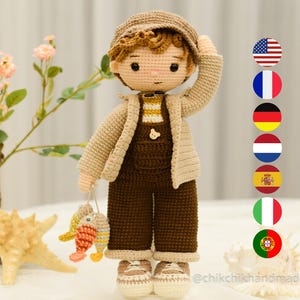 Schema bambola ragazzo all'uncinetto, TOMMY The Fisher, schema bambola amigurumi, PDF in inglese, tedesco, francese, olandese, portoghese, spagnolo, italiano