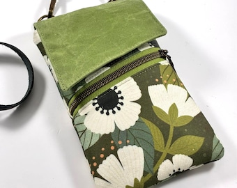 Phone Crossbody Bag Green Floral Blooms Pouch with Zipper Pocket and Credit Card Pockets