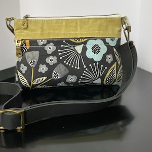 Bolso bandolera de lona encerada con estampado floral, pequeño, ideal como regalo para el Día de la Madre, bolso de verano