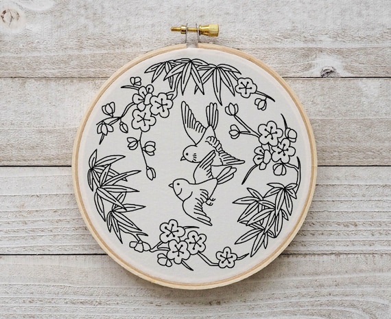鳥の手刺繍パターン 鳥の花の刺繍 かわいい鳥のパターン 花の