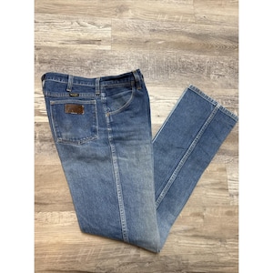Pantalones vaqueros Wrangler vintage para hombre, talla 32x35, de mezclilla desteñida, hechos en EE. UU., años 80, color azul. imagen 1