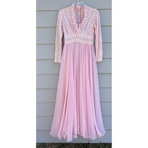 chinese dress ladies Sudi Etuz White to Pink Gradient Lace Gown with Train