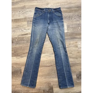 Pantalones vaqueros Wrangler vintage para hombre, talla 32x35, de mezclilla desteñida, hechos en EE. UU., años 80, color azul. imagen 3