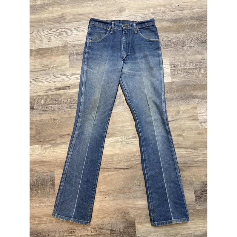 Pantalones vaqueros Wrangler vintage para hombre, talla 32x35, de mezclilla desteñida, hechos en EE. UU., años 80, color azul. imagen 3
