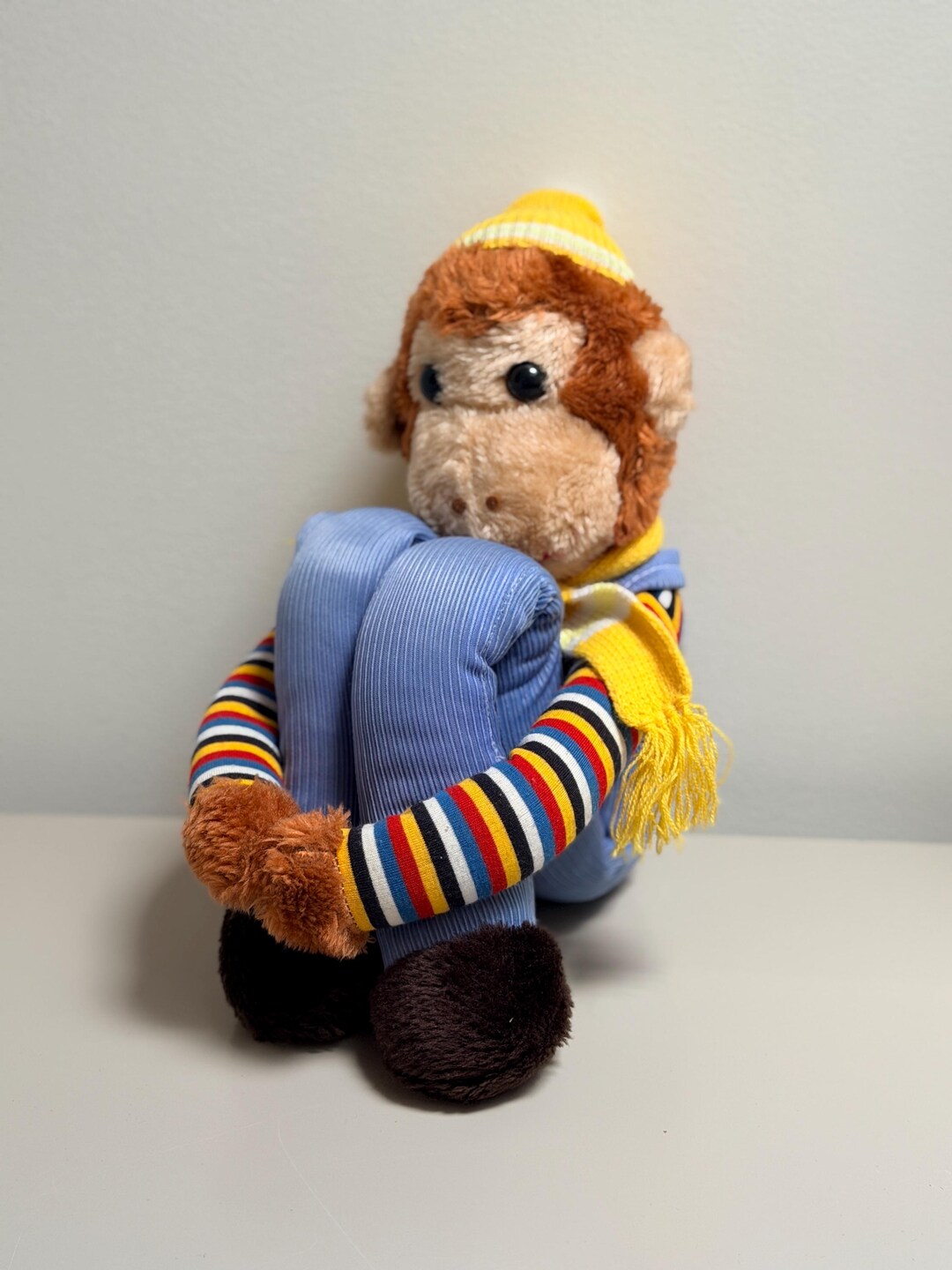 Vintage Langbenige Aap Knuffel. Tuinbroek En Gestreept Topje. Retro ...