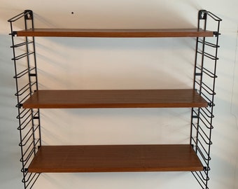 TOMADO HOLLAND houten boekenplanken - D. Dekker - Vintage - Wall Unit - drie houten teakplanken en twee zwarte staanders - Sixties - Dutch