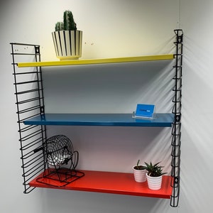 Retro Tomado Color Bookshelves, Design D. Dekker. Pilastro - Nisse String - Wall Unit - Cadovius - Vintage - Strinning - Kitchen - Bookcase