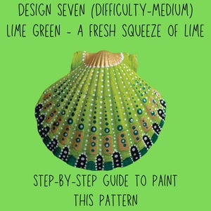 Op de afbeelding: Een geschilderde zeeschelp in limoengroen met witte, gouden en donkergroene accenten. De schelp heeft een patroon van stippen en rechthoeken. De afbeelding bevat tekst: "DESIGN SEVEN (DIFFICULTY-MEDIUM) LIME GREEN - A FRESH SQUEEZE OF LIME" en "STEP-BY-STEP GUIDE TO PAINT THIS PATTERN."