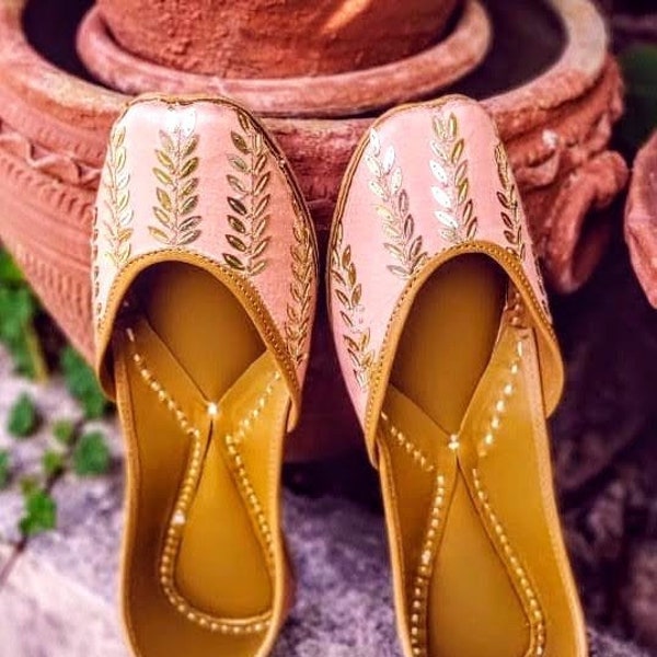 Women traditional Indian handmade leather ballet flats