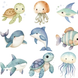 Könnte beinhalten: Aquarellillustrationen verschiedener Meeresbewohner, darunter Schildkröte, Qualle, Fisch, Oktopus, Wal, Delfin, Krebs, Hai und Seepferdchen. Die Kreaturen sind in sanften Pastellfarben mit freundlichen Gesichtsausdrücken dargestellt, passend für Kinderzimmer.