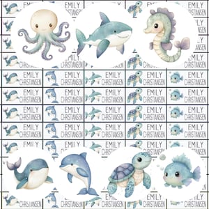 Puede incluir: Ilustraciones en acuarela de criaturas marinas: pulpo, tiburón, caballito de mar, ballena, delfín, tortuga y pez. La imagen también presenta etiquetas rectangulares con el nombre "EMILY CHRISTIANSEN".