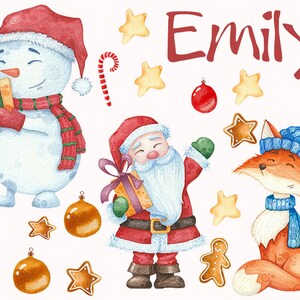 Könnte beinhalten: Eine Aquarell-Illustration eines Schneemanns, Weihnachtsmanns und eines Fuchses, die Wintermützen und Schals tragen. Die Illustration enthält auch Lebkuchen, Zuckerstangen und Sterne. Der Text "Emily" ist oben im Bild in Rot geschrieben.