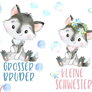 Könnte beinhalten: Aquarell-Illustration von zwei niedlichen Cartoon-Wölfen, einer mit einem blauen Bandana und dem Text "Grosser Bruder" und der andere mit einem rosa Bandana und einer Blumenkrone und dem Text "Kleine Schwester".