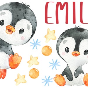 Könnte beinhalten: Zwei Aquarell-Illustrationen von Pinguinen mit dem Namen "EMILY" in roten Buchstaben. Die Pinguine sind beide mit eingeklappten Flügeln nach vorne gerichtet. Der Pinguin links steht auf einem Bein, das andere ist angehoben. Der Pinguin rechts sitzt mit den Füßen unter dem Körper. Beide Pinguine haben schwarz-weiße Federn, einen orangefarbenen Schnabel und schwarze Augen. Der Hintergrund ist weiß mit gelben Sternen und blauen Schneeflocken.