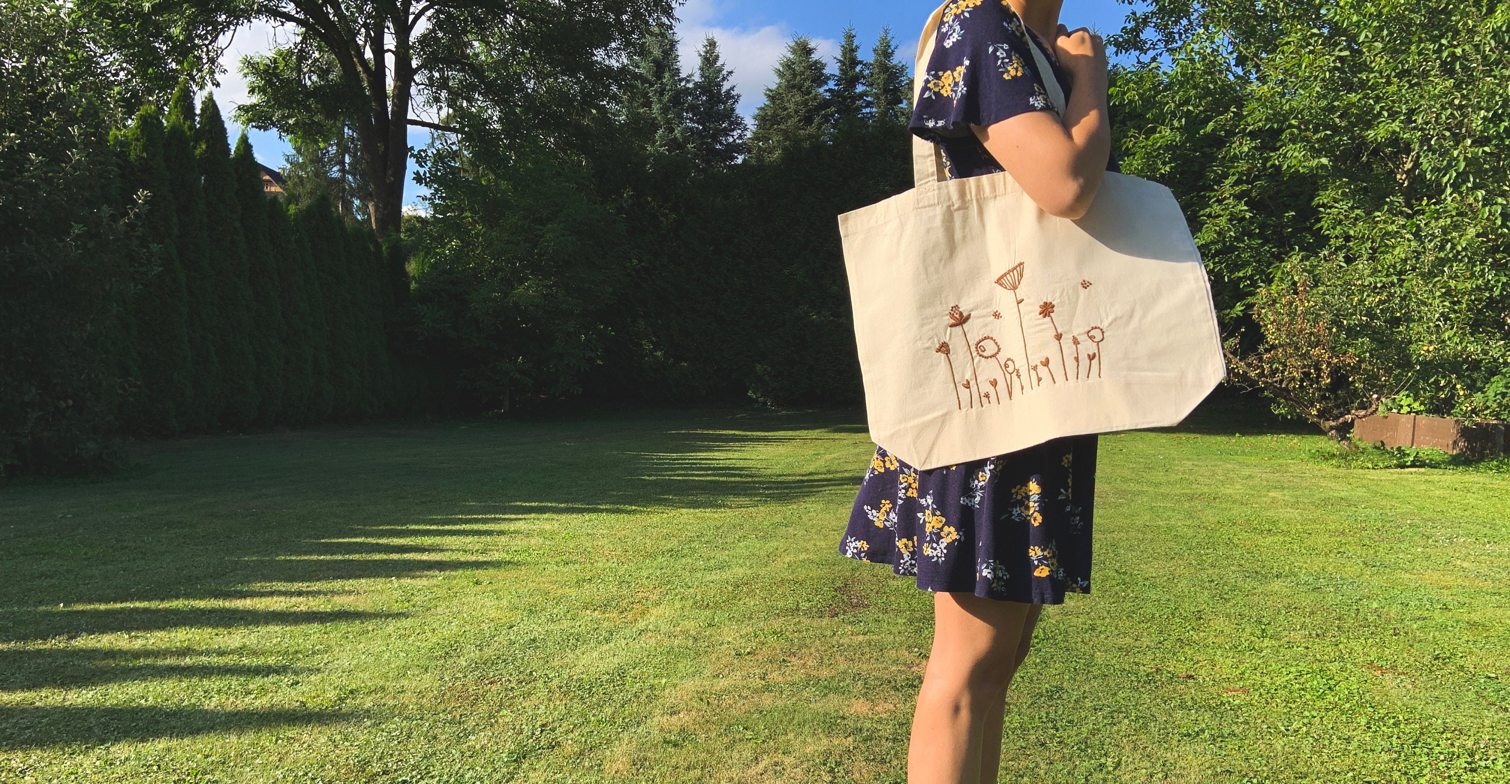 World's Greatest Babicka Tote Bag - Slovak Grandma Gift With Floral Design Light Blue