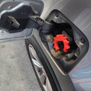 Gas Nozzle Locking Clip: Hands-Free Fueling