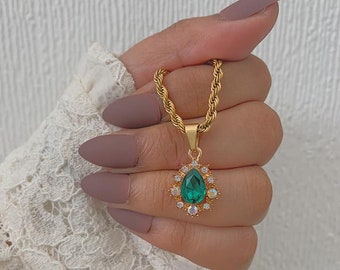 TZARINA. Emerald Green Crystal Teardrop Pendant Necklace on Gold Rope Chain, Vintage Style Green Crystal Necklace, Jade Green Necklace,