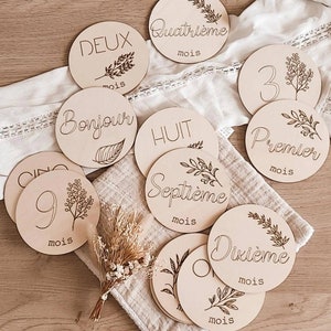 13 personalized wooden baby milestone cards – Original birth gift – Monthly photo accessory