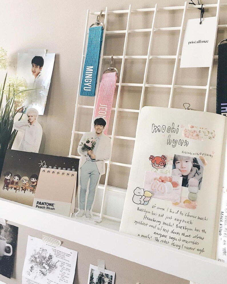 Wire Wall Grid Kpop Panel Metal Moodboard FREE CLIPS Kpop Etsy