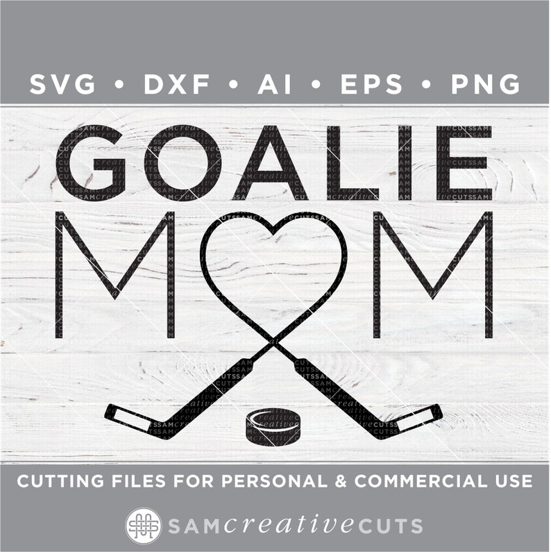 Puede incluir: Dise&ntilde;o digital en blanco y negro con las palabras "GOALIE MOM" y un coraz&oacute;n formado por dos palos de hockey y un disco.