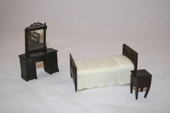Vintage 1940s Renwal Dollhouse Bedroom Furniture