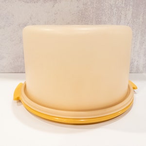 Vintage Tupperware Round Small Cake Carrier, Harvest Gold