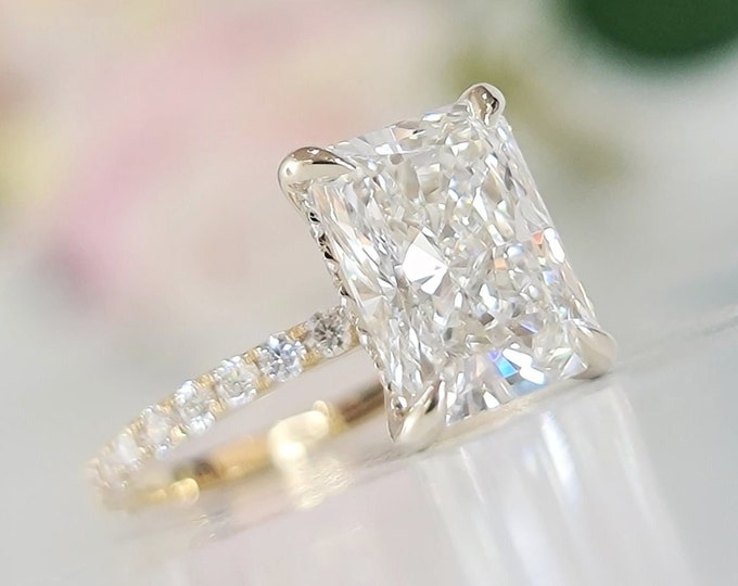 This 18k two tone gold hidden halo diamond setting features a 3 Carat Radiant Cut IGI Certified CVD lab grown diamond
