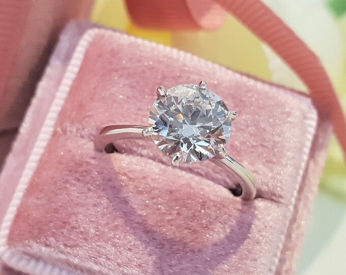 Classic 2 Carat Round Cut IGI Certified CVD lab grown diamond engagement ring