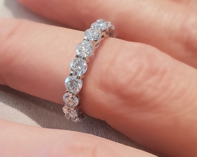 This 3.60 carats ideal round brilliant cut CVD lab grown diamond eternity wedding band features 0.20 carats diamonds each