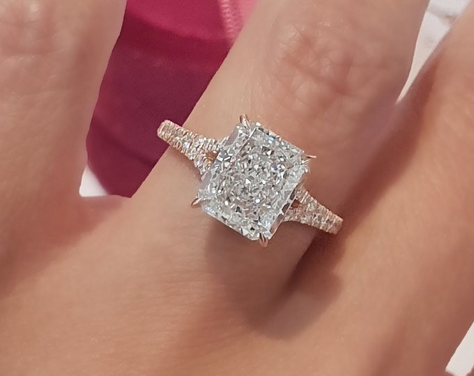 This elegant  14k rose gold split shank diamond setting features a 3 carat radiant cut IGI certified CVD lab grown diamond & 0.67 carats side diamonds accompanied with a matching 0.32cts pave set diamond wedding band