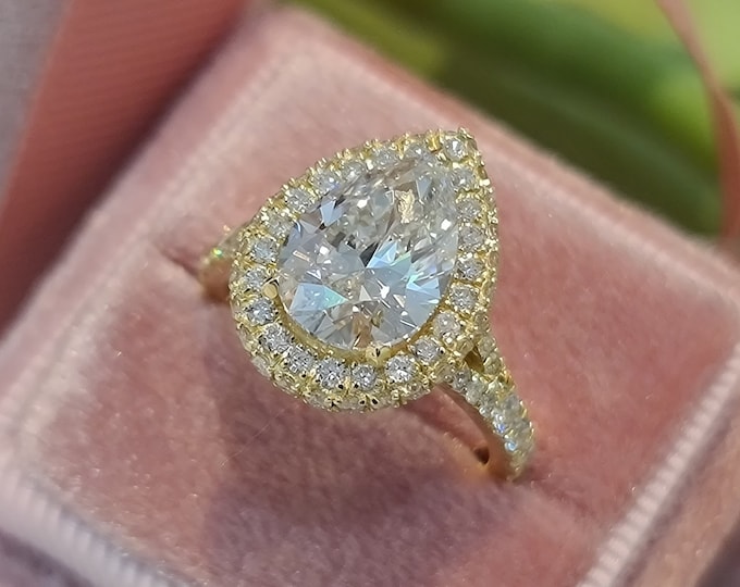 3.25CT Pear Lab Diamond Engagement Ring, 2.5CT CVD Center, IGI Certified E/F VVS, 14K 18K or Platinum, Custom Bridal Jewelry, Ethical Luxury