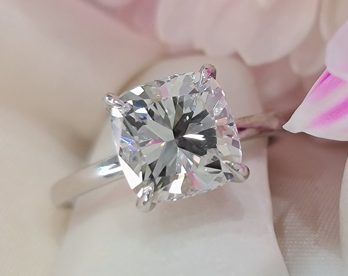 This classic solitaire 14K white gold setting features a 3 carat IGI certified CVD lab grown cushion cut center diamond