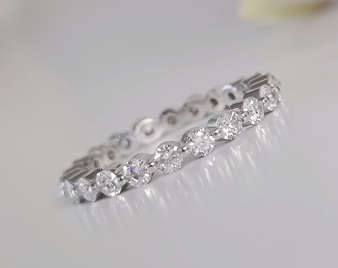 1.15 carats round brilliant ideal cut CVD lab grown diamond single prong eternity wedding band