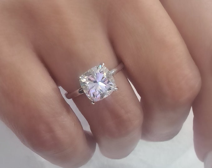 This classic solitaire 14K white gold setting features a 3 carat IGI certified CVD lab grown cushion cut center diamond