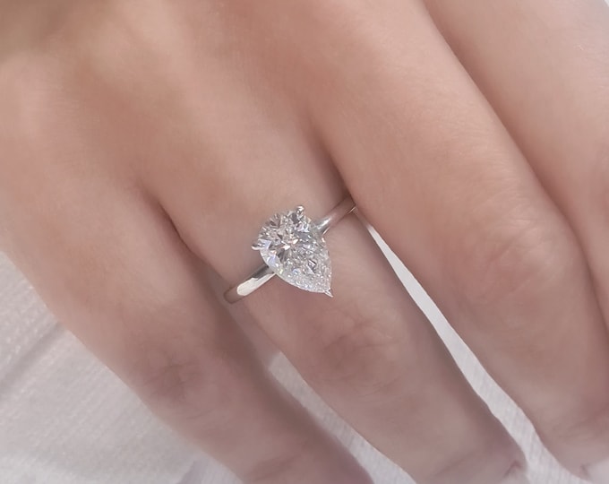 This classic solitaire 14K white gold setting features a 2 carat IGI certified CVD lab grown pear cut center diamond