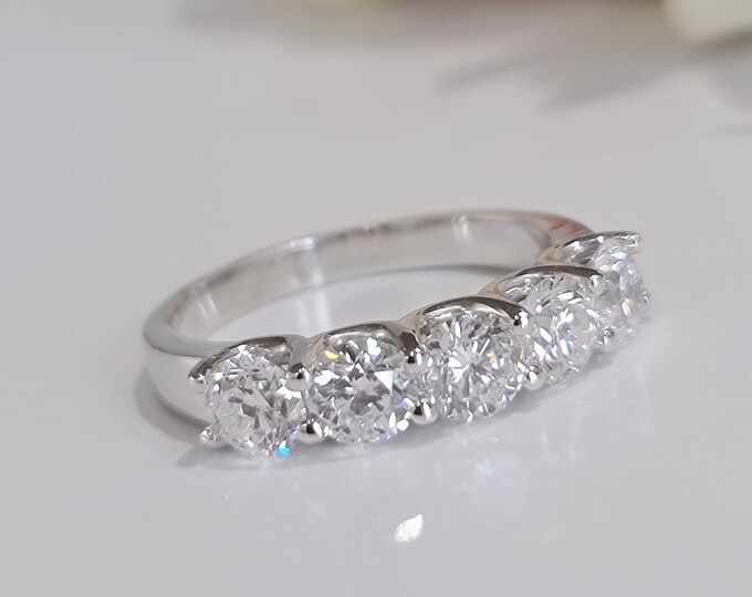Certified 2.20 carats CVD lab grown diamond 5 stone U prong 14kt wedding band