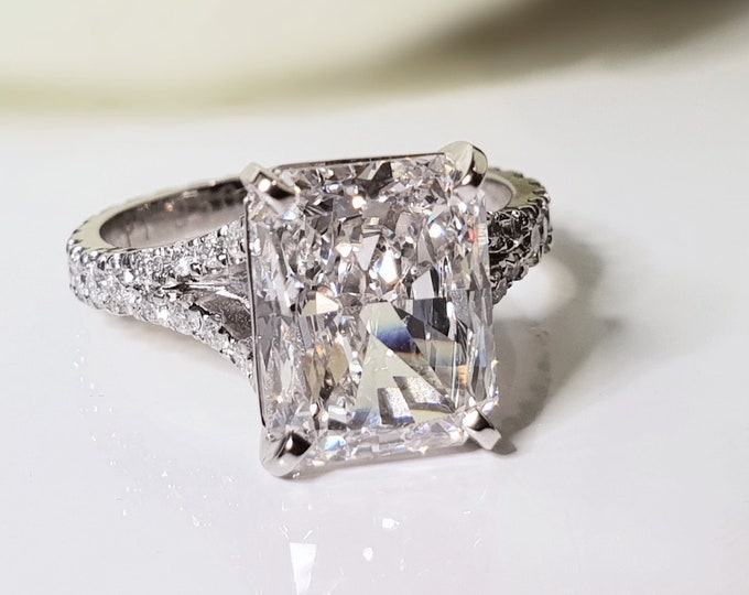 This elegant split shank diamond setting features a 3.50 carat IGI certified CVD lab grown radiant cut center diamond & 0.58 carats accent diamonds