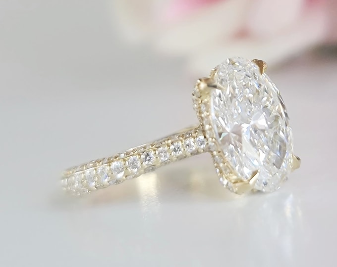 Lab Grown 3ct Oval Diamond Engagement Ring – CVD IGI Certified – 4.25ct Total – E/F Color VVS Clarity – Oval Ring with Side Diamonds