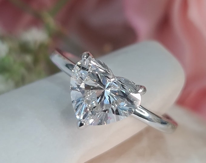 This classic solitaire 14K white gold setting features a 2 carat IGI certified CVD lab grown heart shaped center diamond