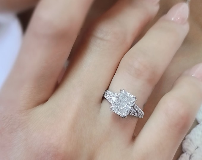 This elegant  14k gold split shank diamond setting features a 2 carat elongated radiant cut IGI certified CVD lab grown diamond