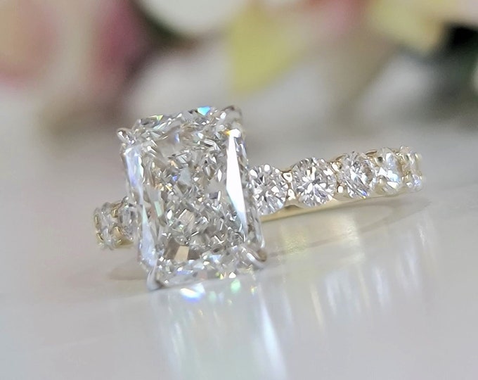 Dazzling Two Tone Gold 3 Carat Radiant Cut IGI Certified CVD Lab Grown Diamond Engagement Ring